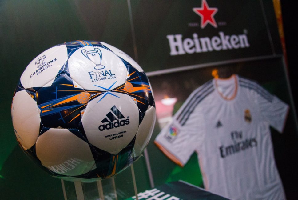 Torcedor no campo: Heineken exibe UEFA Champions League Final em