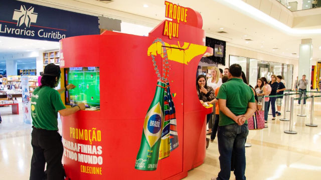 Quiosque Mini Garrafinhas de todo Mundo Coca Cola